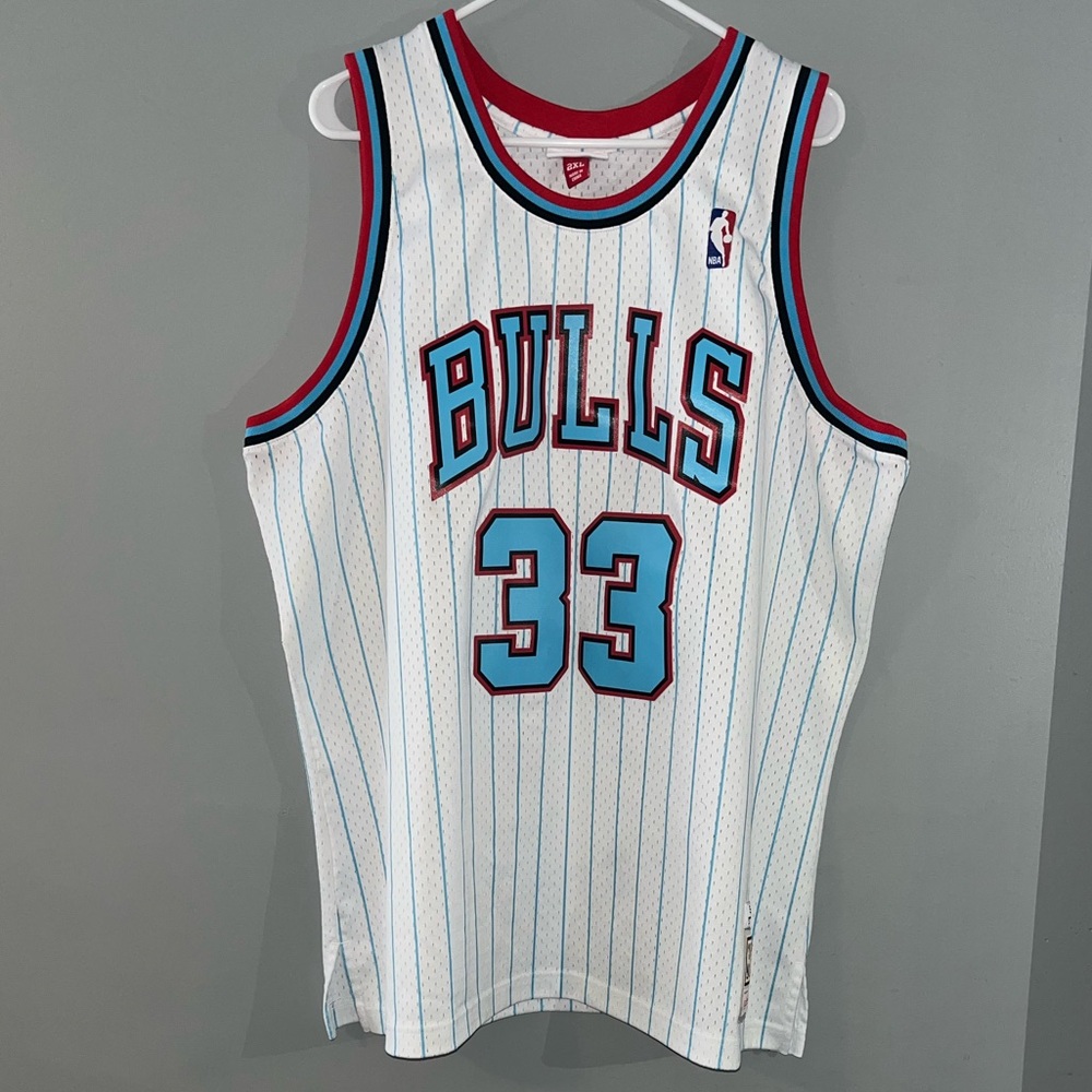 Scottie Pippen Throwback Chicago Bulls 1995-96 Mitchell & Ness NBA Jersey